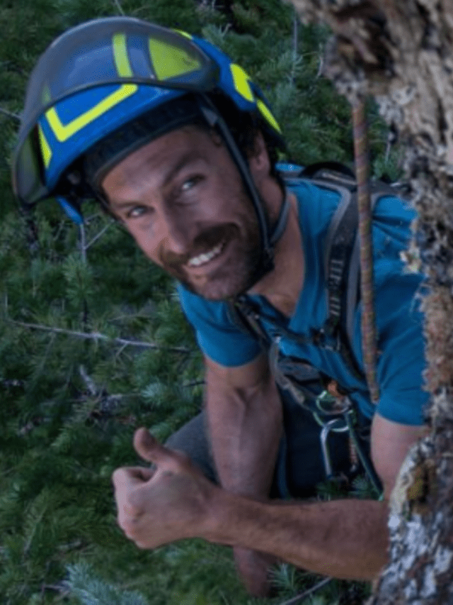 arborist giving thumbs up